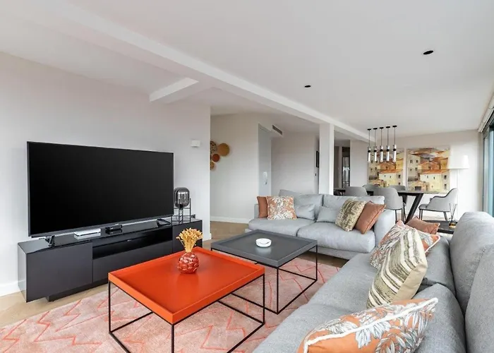 Penthouse Duplex 4Br25Bath Terrace Views! #258